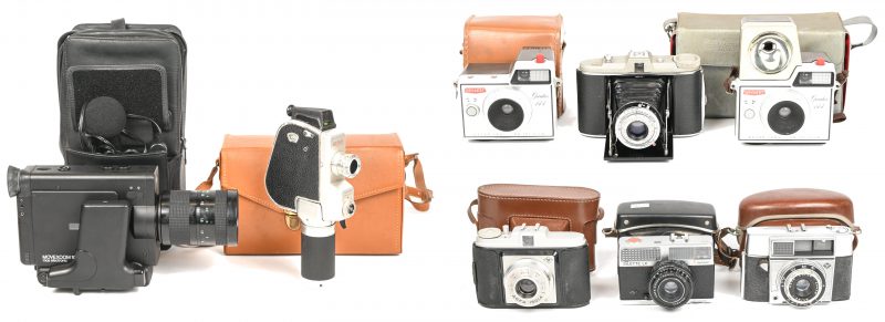 Een lot van 6 vintage analoge Agfa fotocamera’s en 2 filmcamera’s bestaande uit: Caréna SA met extra lenzen, Movexoon 10 Sound met microfoon,