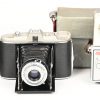 Een lot van 6 vintage analoge Agfa fotocamera’s en 2 filmcamera’s bestaande uit: Caréna SA met extra lenzen, Movexoon 10 Sound met microfoon,