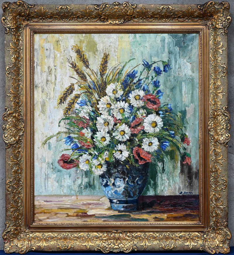 “Stilleven met bloemenvaas”, een schilderij, olieverf op doek in vergulde kader, onleesbaar gesigneerd.