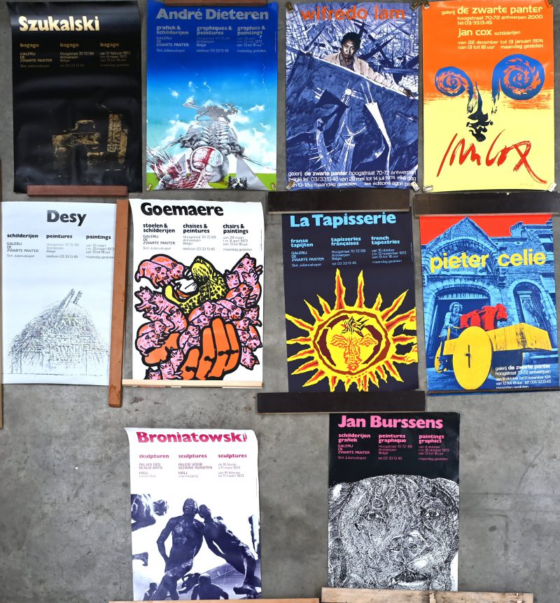 Tien affiches van Galerij De Zwarte Panter te Antwerpen. Voor “La Tapisserie (1972), André , Jan Burssens, Borniatowski, Desy, Goemaere, Szukalski (1973), Pieter Celie, Wilfredo Lam, Jan Cox (buiten de plaat gesigneerd en gedateerd) (1974).