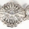 Een massief zilveren Victoriaanse modulaire demi-parure met armband en halssnoer bezet met diamant oude slijp met een gezamenlijk gewicht van +- 5 ct. Omstreeks 1840.