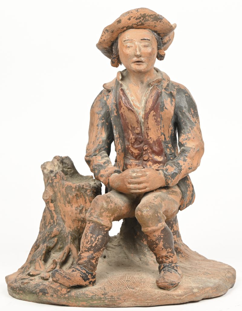 “Beeldje van een zittende man”. Terracotta. Frankrijk XIXde eeuw.