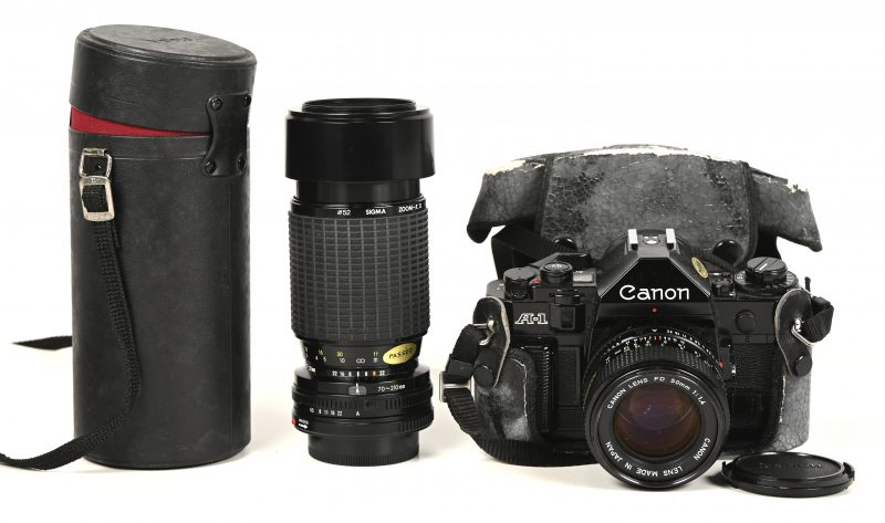 Een Canon A-1, met een FD 50mm 1:1.4, en Sigma Zoom-K II 1:4.5 70 - 210 mm.