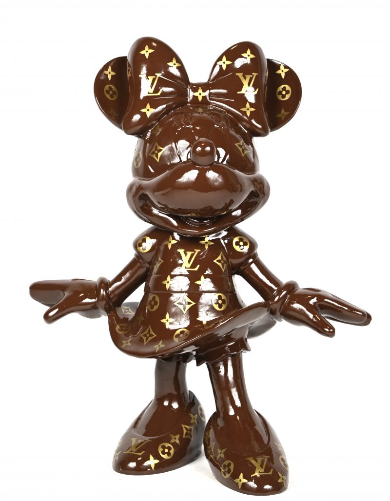 “Minnie Mouse”, een beeld in kunststof, met beschilderingen naar een merk van luxe handtassen.