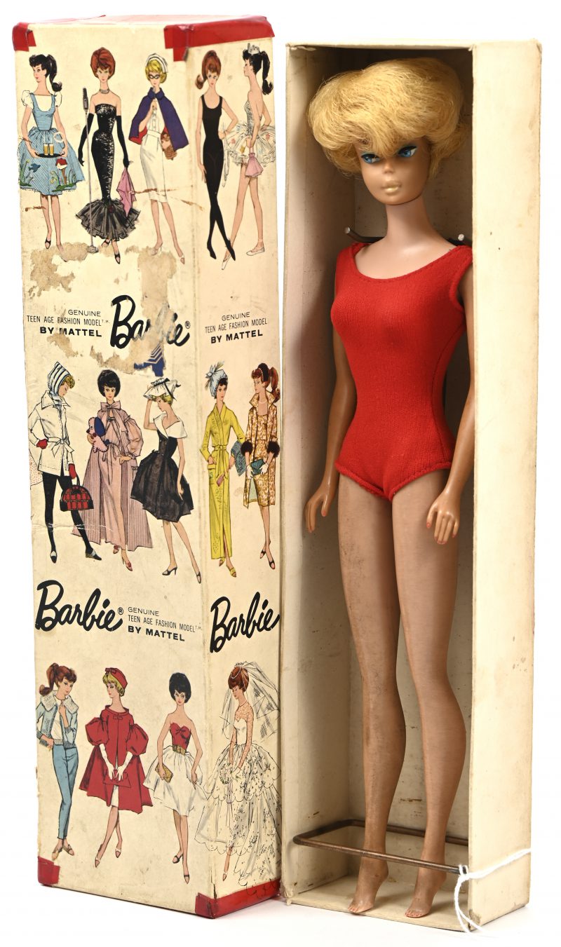 Mattel Barbie Brunette Bubble Cut Stock No 850, 1962, met originele doos (hoeken met plakband hersteld).