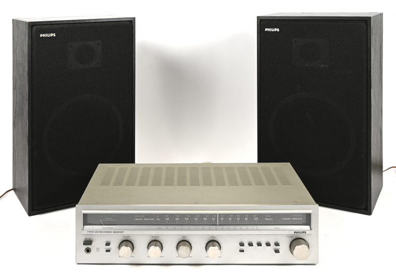 Een F5110 Phillips Receiver met twee 9216/OOR speakers.