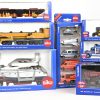Een lot van 16 dozen die-cast voertuigen, werktuigmachines, kraanwagens, brandweer, bus, tram, vliegende en varende tuigen. Nrs. 1886, 1834, 1849, 1841, 6282, 1850, 1853, 1847, 1883, 1893, 1896, 1898, 1873, 1810, 1885 en 1814.