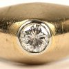 Een 18 kt geelgouden ring bezet met een solitaire van 0.25 ct.