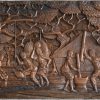 Een massief houten gesculpteerd paneel met figuren en het decor, Indonesisch werk.