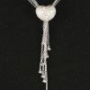Een 18 kt witgouden ketting met hanger bezet met briljanten met een gezamenlijk gewicht van +-1,16 ct. FVVS1.