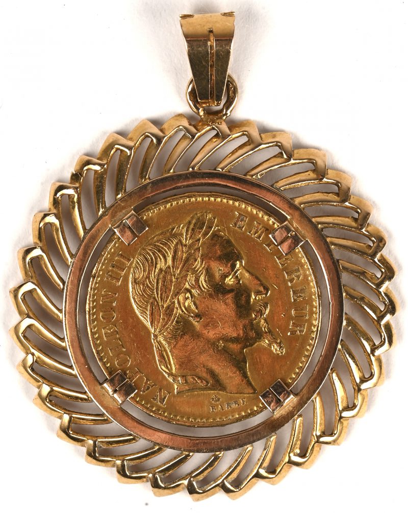 Een 18 kt geelgouden hanger bezet met een munt van Napoleon III. Empire Francais 1868. 20 FR.