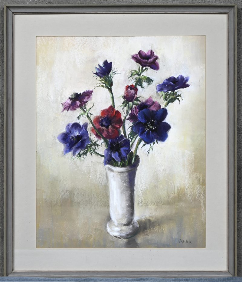 “Bloemenstilleven”, een schilderij, gouache op papier, gesigneerd Valckx.