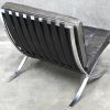 “Barcelona Chair”, ontworpen in 1929 voor het Barcelona pavilioen door Ludwig Mies Van Der Rohe en Lilly Reich, het betreft een uitvoering door De Coene uit Kortrijk die onder licentie van Knoll hebben gewerkt. De stoel is geproduceerd tussen 1960/70. Verchroomd staal en leder.