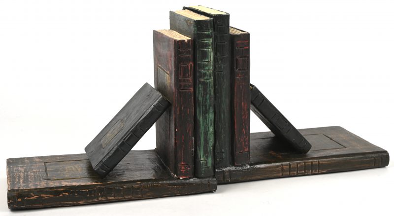Een set van 2 boeksteunen, boekvormig, in hout.