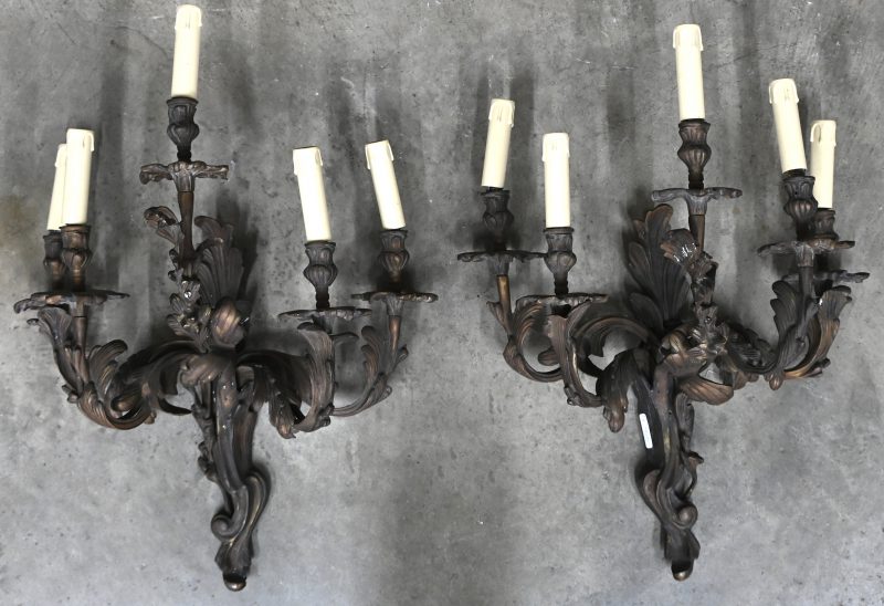 Paar bronzen wandlichten in Lodewijk XV-stijl.