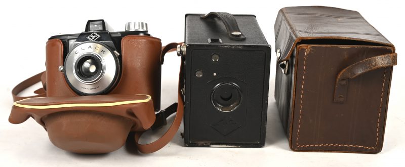 Set van 2 vintage Agfa fototoestellen. Een boxcamera en een Agfe CLACK