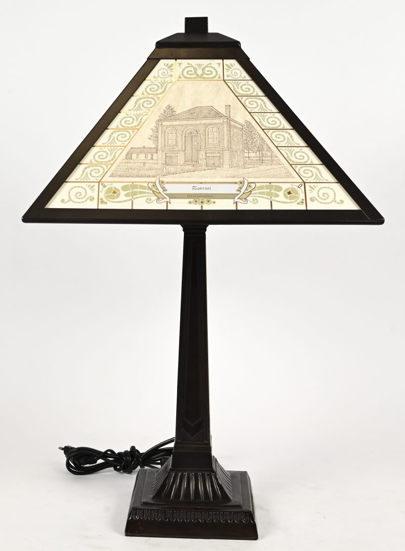 Een tafellamp met 4 iconische gebouwen te Zoersel.