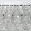 Een kristallen glasservies voor 12 personen, Val Saint Lambert, bestaande uit - kleurloos - : 12 waterglazen, 12 champagnefluten, 9 rode wijnglazen, 1 glas voor witte wijn en een afgeslepen waterglas, 11 groene en 12 roze witte wijnglazen.