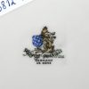 Een porseleinen servies, Royal Tettau, Germany, US. Zone, bestaande uit: 23 platte borden, 12 soepborden, 24 dessertborden, 12 schoteltjes, 12 kopjes, 2 terrines, 3 schotels, een kom, een sauskom, een koffiepot, een melkkannetje en een suikerpotje.