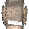 Een horlogehouder van zilver met Hollandse keuren (tweede gehalte), in de vorm van een wandpendule met filigraanwerk. Voorzien van een zakhorloge met messingen kast en met wijzerplaat van wit email. XIXde eeuw.