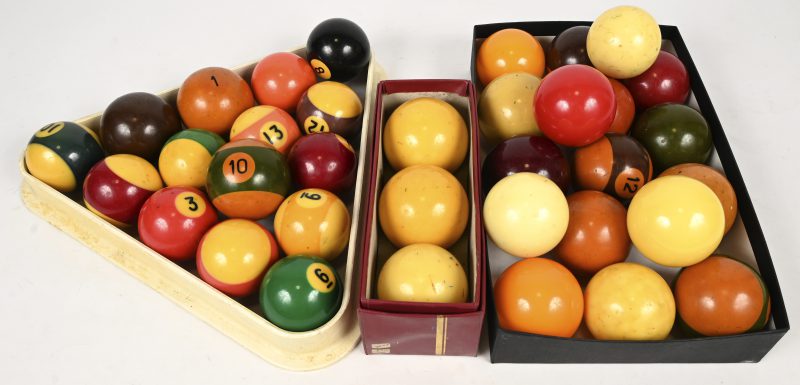 Groot lot biljart en pool ballen, gemengd lot.