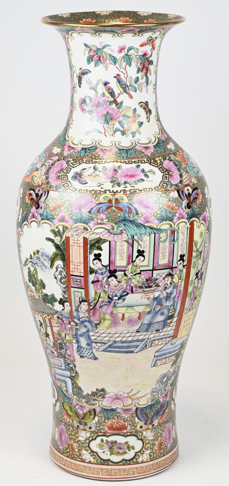 Kraagvaas van Chinees porselein, famille rose decor.