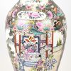 Kraagvaas van Chinees porselein, famille rose decor.