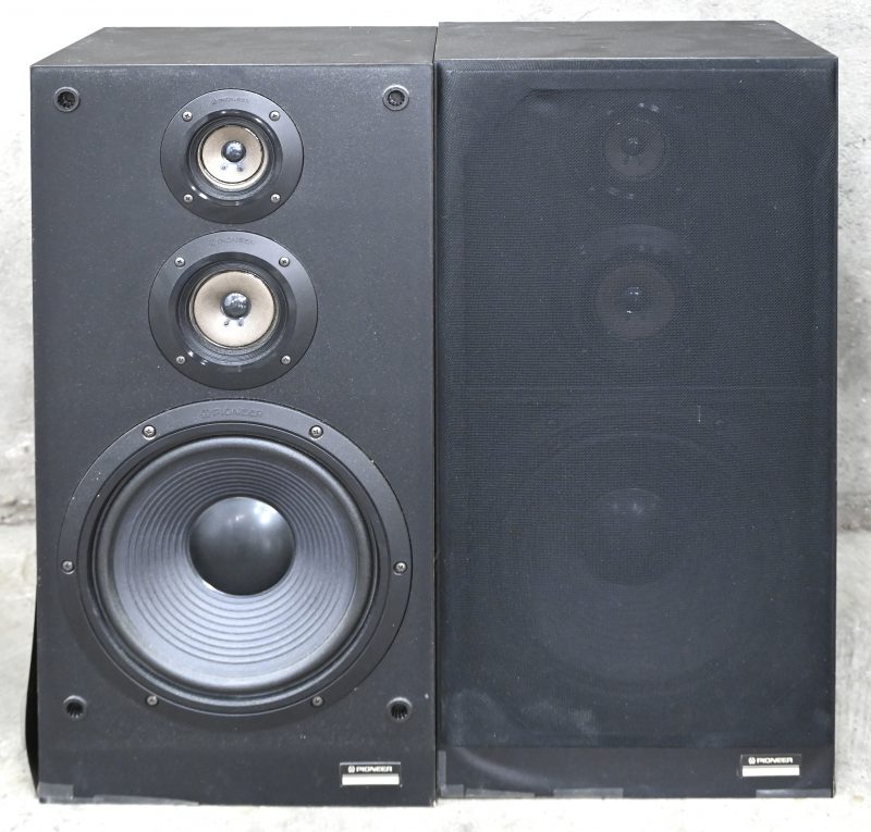 Een set luidsprekers, Pioneer CS 990.
