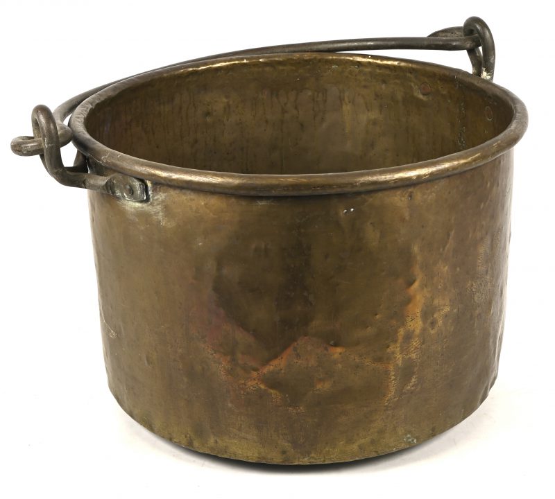 Antieke koperen ketel.
