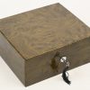 Een houten humidor met sigaren, Cohiba’s, Habanos, Mouton Cadet, Bolivar, Romeo y Julieta ea.
