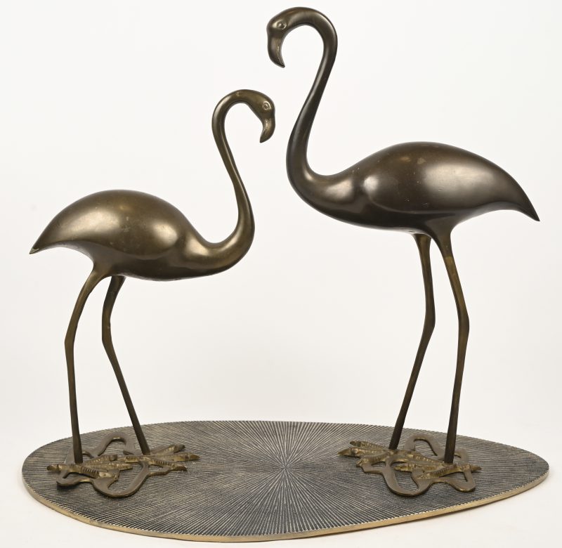 Set van 2 koperen flamingo’s. Toegevoegd een ovalen basisplaat.