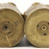Set trench art vaasjes. Gedecoreerd met bloemen en de cijfers 19 en 22. Gemaakt van Duitse obussen, gestempeld 1903 en 1905.