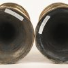 Een paar antieke bronzen penkandelaars.