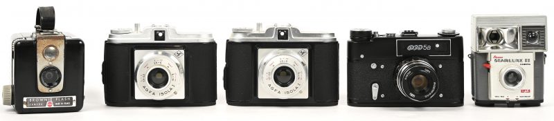 Een lot van 5 vintage analoge fototoestellen bestaande uit: een FED 5B, een Kodak Brownie Flash, een Kodak Brownie Starluxe II en 2 x Agfa Isola I.