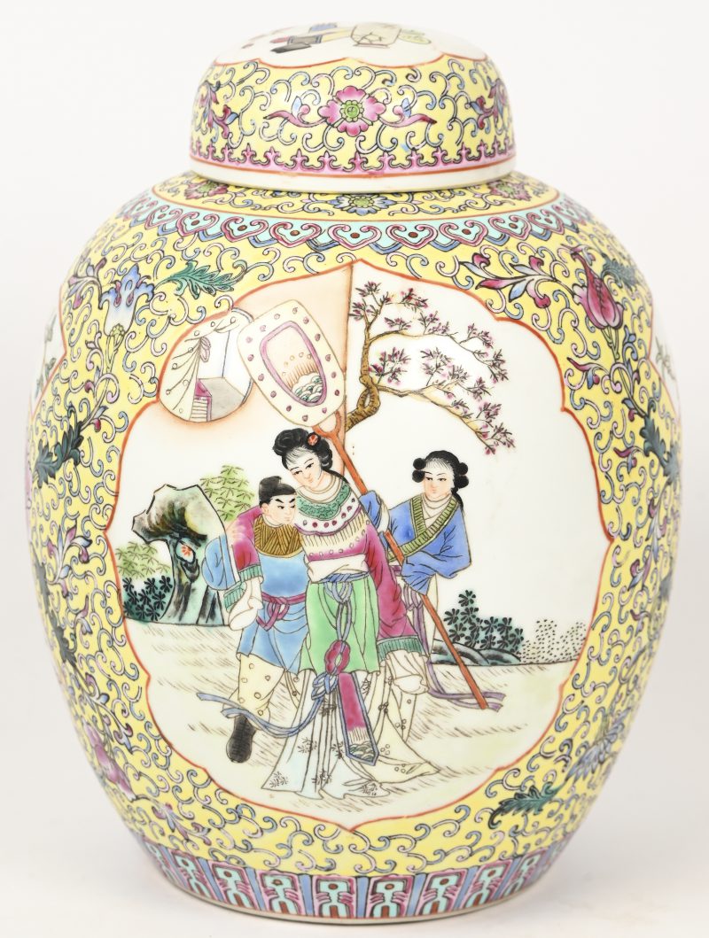 Gemberpot van Chinees porselein. Famille rose.