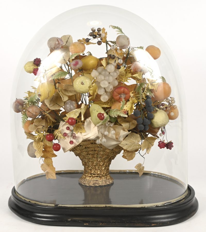 ‘Hoorn des overvloeds’, onder grote glazen stolp.