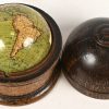 ‘Newton’s new and improved terrestrial globe’. Kleine reisglobe in originele houten opbergdoos. Published by Newton & son, Londen, 1830-38. Met schade aan de westkust van Afrika.