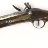 Een antieke Engelse donderbus, gemerkt met de leeuw van de Oost Indische Compagnie en gedateerd 1814.