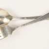 Een lot van 24 zilveren vorken en lepels van gevarieerd makelij waaronder 3 gemerkt Delheid, verder hoofdzakelijk Belgische keuren waaronder van voor 1868. 1335 gram.