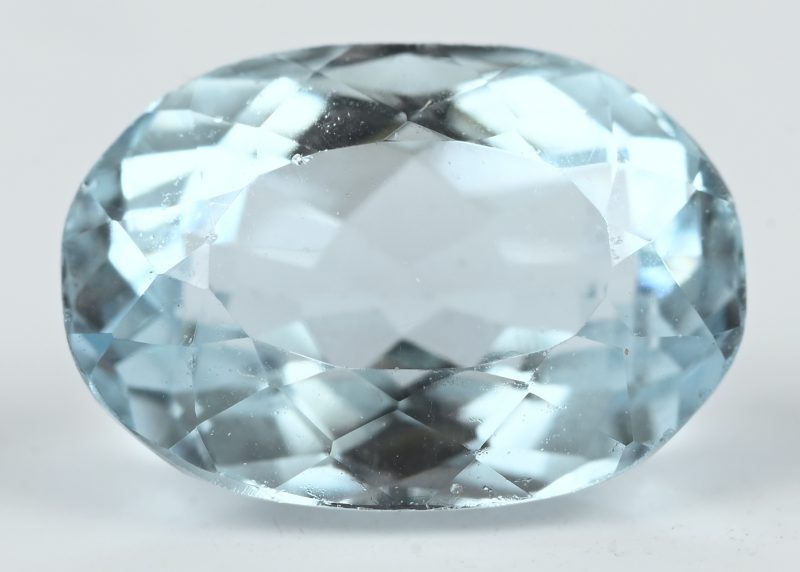 Een aquamarijn van +- 1,62 ct.