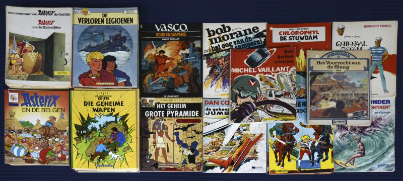 Een lot van 60 Nederlandstalige stripalbums: Michel Vaillant, Dan Cooper, Blake & Mortimer, Wayne Thunder, Tommy Riley, Jonathan, Bernard Prince, Chlorophyl, Corentin, Lefranc, Bob Morane, Alex, Kuifje, Asterix e.a. Ed. Lombard, Castgerman e.a.