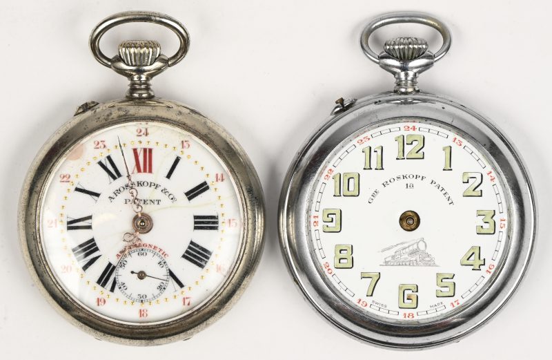Een lot van 2 Roskopf zakhorloges waarvan 1 met haarlijnscheurtjes in de wijzerplaat, de 2de mist zijn wijzers en glas.