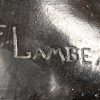 “Damesbuste”. Een bronsgepatineerd beeld in plaaster, getekend Jef Lambeaux.