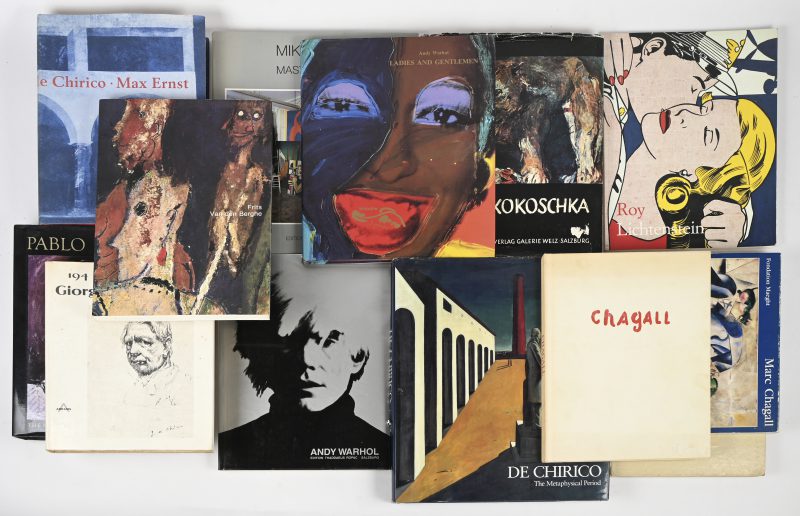 Een lot kunstboeken. Omvat titels over o.a. Picasso, De Chirico, Kokochka, Chagall en Lichtenstein.