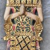 Drie gepolychromeerde houten decoratievoorwerpen. Twee tempeldansers en een drakenboot met muzikanten.