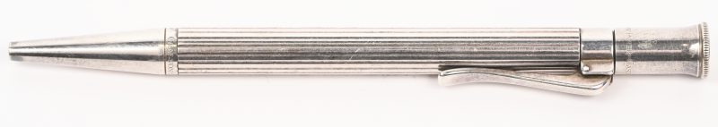 Een verzilverd metalen balpen, Graf Von Faber-Castell.