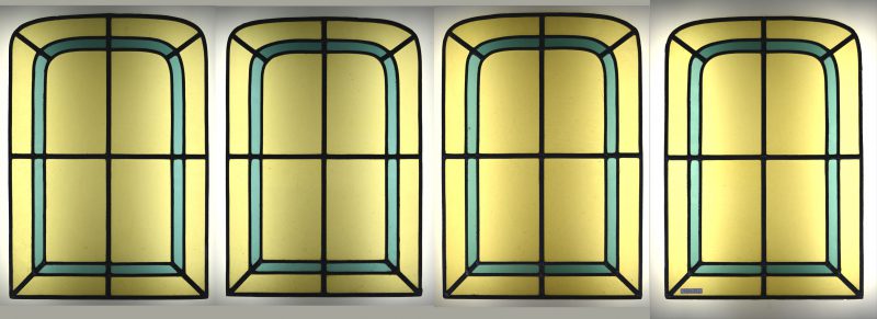 Een set van 4 oude glas-in-loodramen, geel en groen glas.