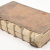 Een 17e eeuws Frans woordenboek, Dictionaire universel contenant generalement tous les mots Francois uit 1691. De rug van het boek ontbreekt.