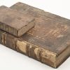 Een 17e eeuws boek, Summa Theologiae Scholasticae uit 1641, toegevoegd een 18e eeuws boekje, Dévotion au sacre-coeur de notre Seigneur Jesus-Christ uit 1770.