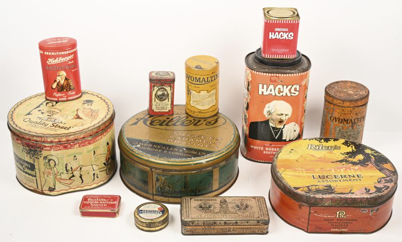 Een lot van 12 oude blikken dozen, Keiller’s, Mackintosh’s, Riley’s, 2 x Hacks, 2 x Ovomaltine, Hohberger, Betke cacao, Confisserie Despinoy, Pastilles oxygène naissant sauter en Pastilles Vosgeoises.